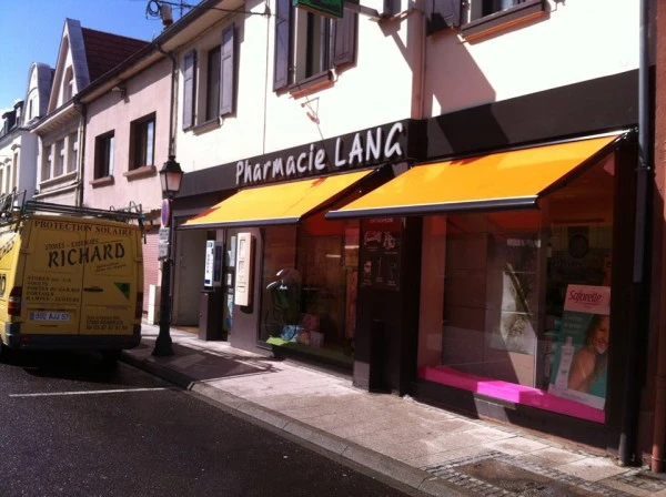 store-jaune-pharmacie-lang